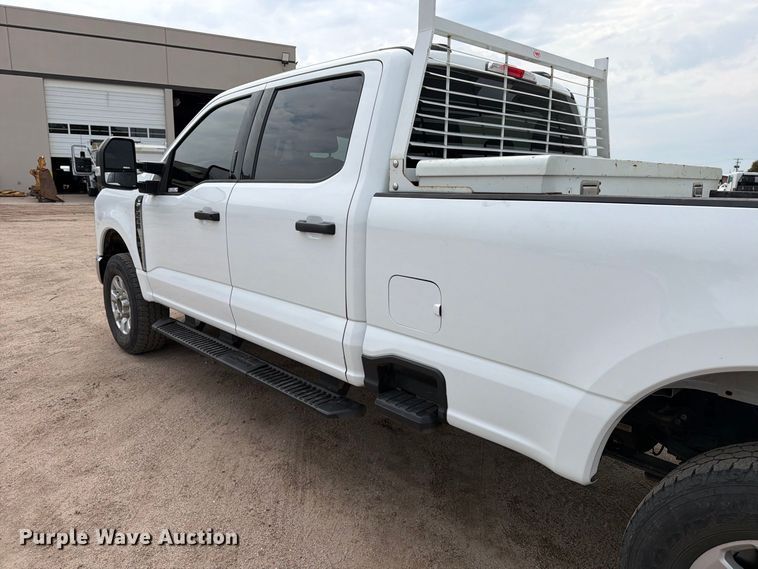 image for item EP7836 2023 Ford F250 Super Duty XLT Crew Cab pickup truck