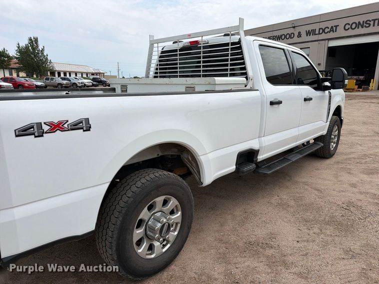 image for item EP7836 2023 Ford F250 Super Duty XLT Crew Cab pickup truck