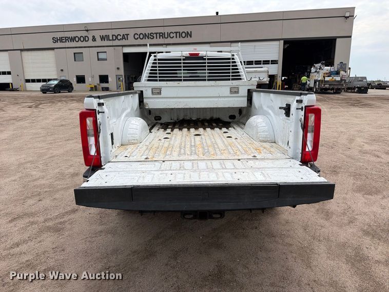 image for item EP7836 2023 Ford F250 Super Duty XLT Crew Cab pickup truck