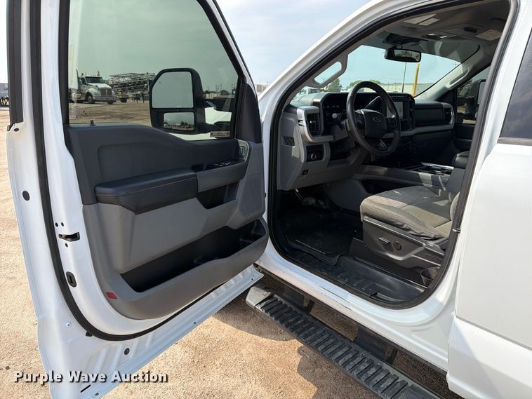image for item EP7836 2023 Ford F250 Super Duty XLT Crew Cab pickup truck