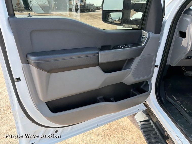 image for item EP7836 2023 Ford F250 Super Duty XLT Crew Cab pickup truck