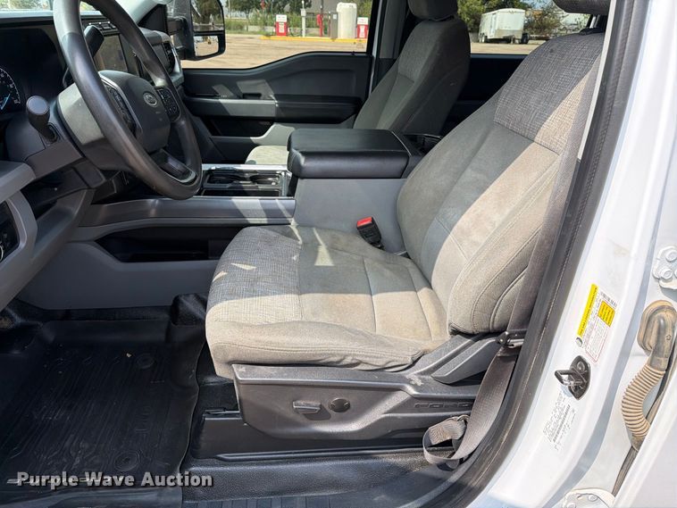 image for item EP7836 2023 Ford F250 Super Duty XLT Crew Cab pickup truck
