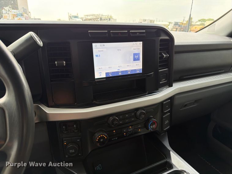 image for item EP7836 2023 Ford F250 Super Duty XLT Crew Cab pickup truck