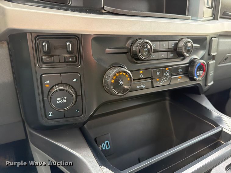 image for item EP7836 2023 Ford F250 Super Duty XLT Crew Cab pickup truck