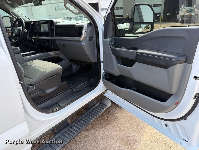image for item EP7836 2023 Ford F250 Super Duty XLT Crew Cab pickup truck