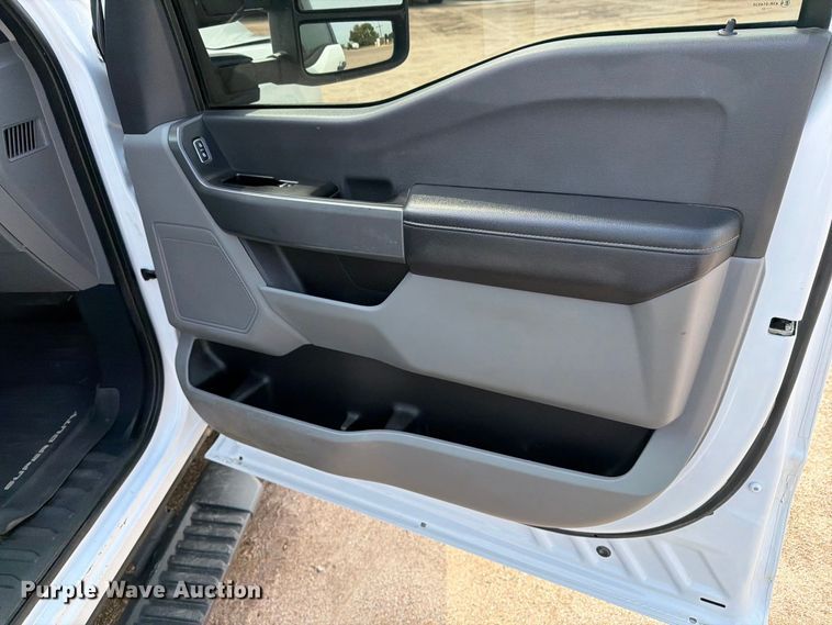 image for item EP7836 2023 Ford F250 Super Duty XLT Crew Cab pickup truck