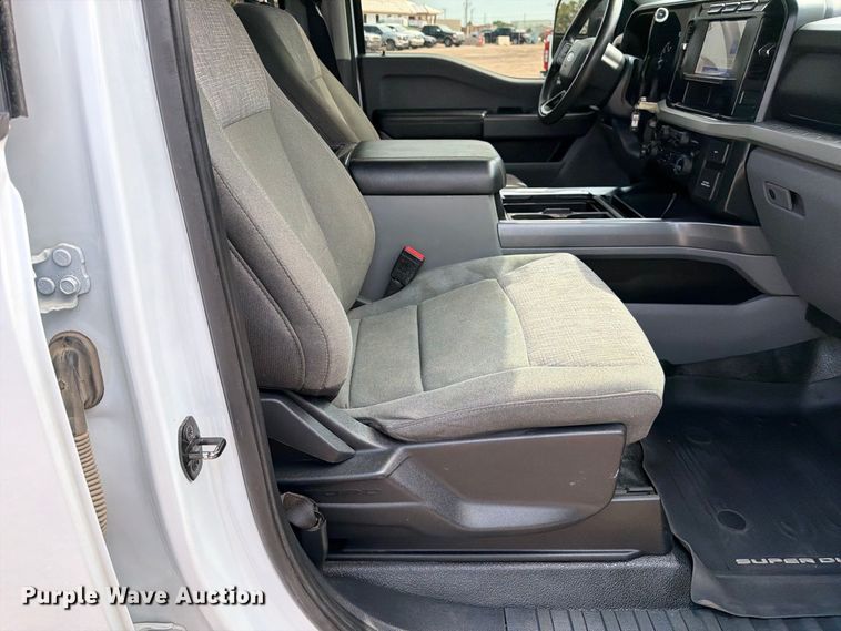 image for item EP7836 2023 Ford F250 Super Duty XLT Crew Cab pickup truck
