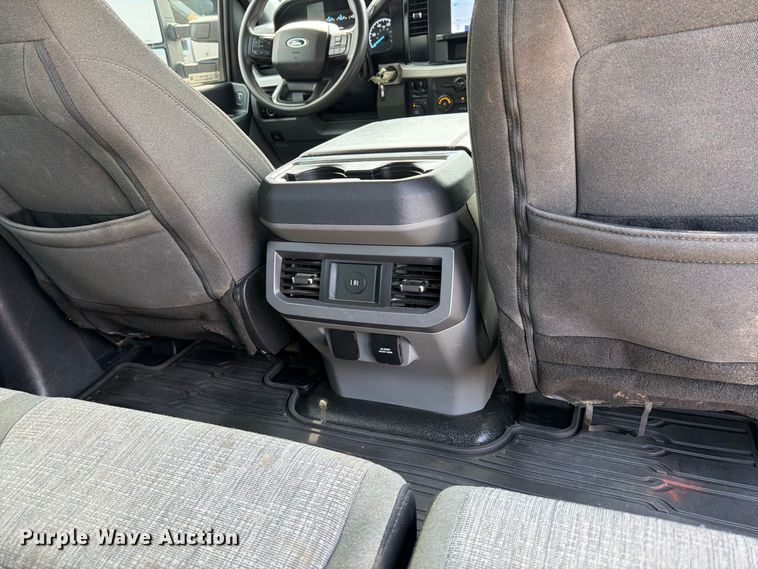 image for item EP7836 2023 Ford F250 Super Duty XLT Crew Cab pickup truck