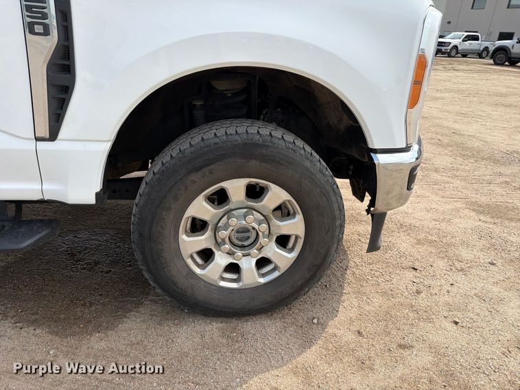 image for item EP7836 2023 Ford F250 Super Duty XLT Crew Cab pickup truck
