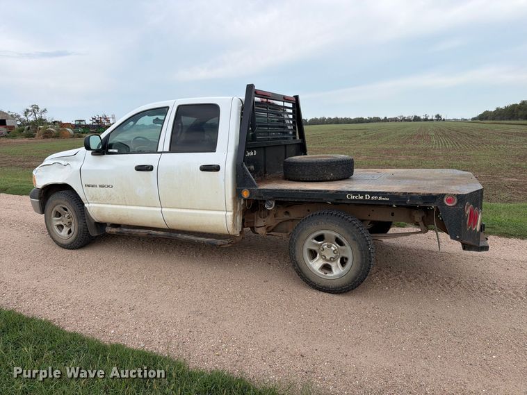 image for item EP7847 2003 Dodge Ram 1500 Crew Cab flatbed pickup truck