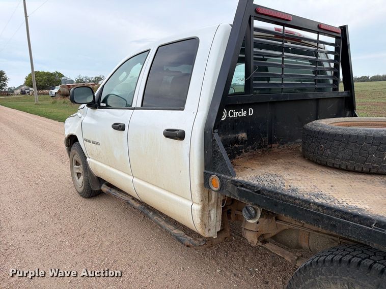 image for item EP7847 2003 Dodge Ram 1500 Crew Cab flatbed pickup truck