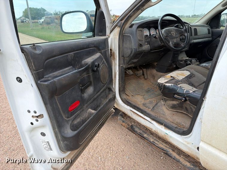 image for item EP7847 2003 Dodge Ram 1500 Crew Cab flatbed pickup truck