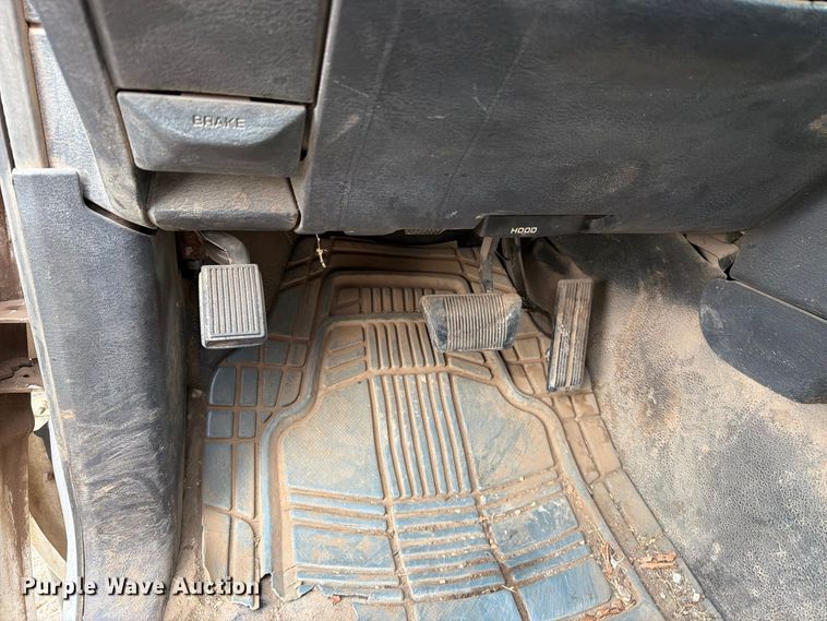 image for item EP7847 2003 Dodge Ram 1500 Crew Cab flatbed pickup truck