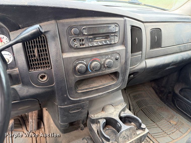 image for item EP7847 2003 Dodge Ram 1500 Crew Cab flatbed pickup truck