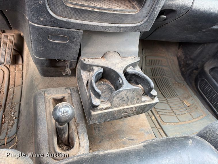 image for item EP7847 2003 Dodge Ram 1500 Crew Cab flatbed pickup truck