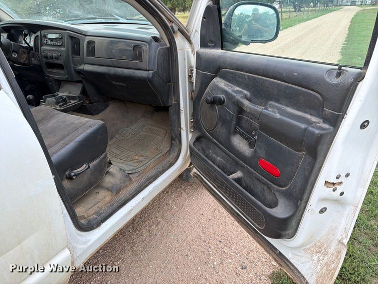 image for item EP7847 2003 Dodge Ram 1500 Crew Cab flatbed pickup truck