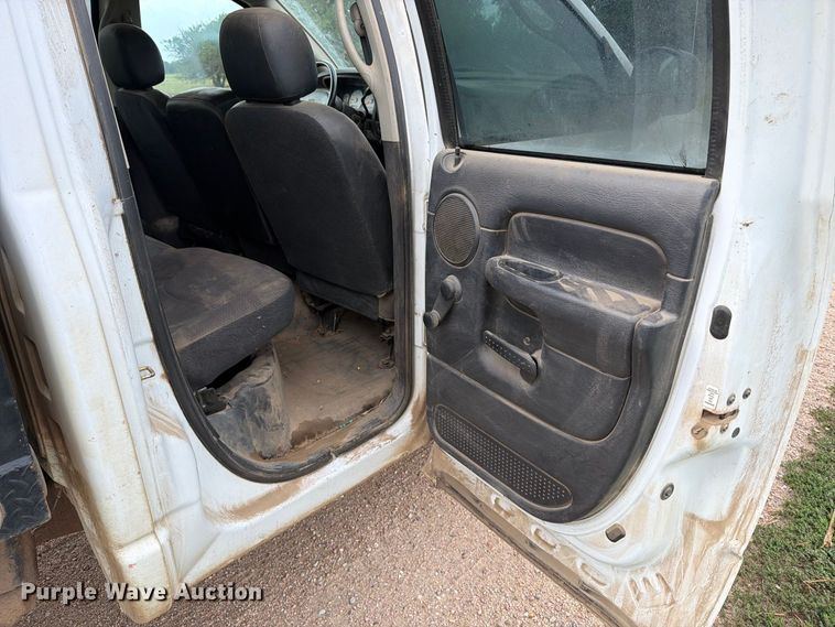 image for item EP7847 2003 Dodge Ram 1500 Crew Cab flatbed pickup truck