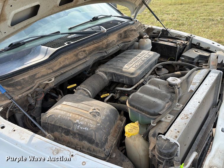image for item EP7847 2003 Dodge Ram 1500 Crew Cab flatbed pickup truck