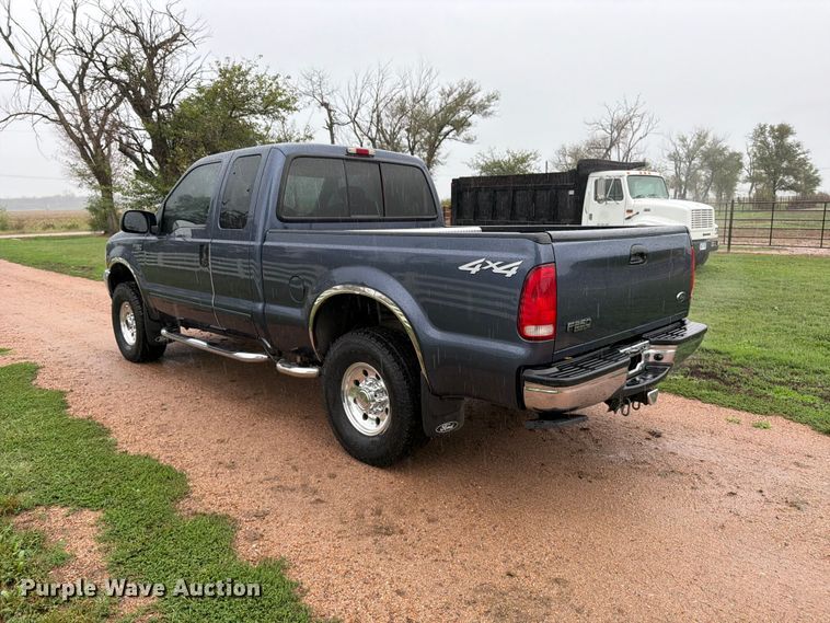 image for item EP7849 2004 Ford F250 Super Duty XLT Ext. Cab pickup truck