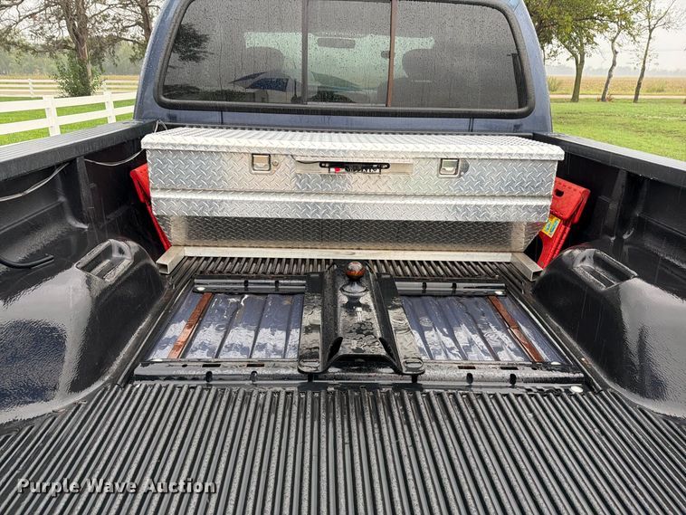 image for item EP7849 2004 Ford F250 Super Duty XLT Ext. Cab pickup truck