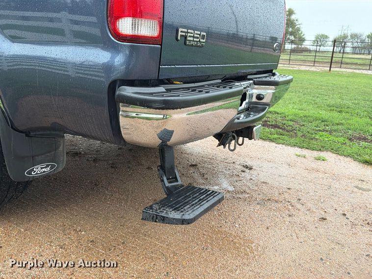 image for item EP7849 2004 Ford F250 Super Duty XLT Ext. Cab pickup truck