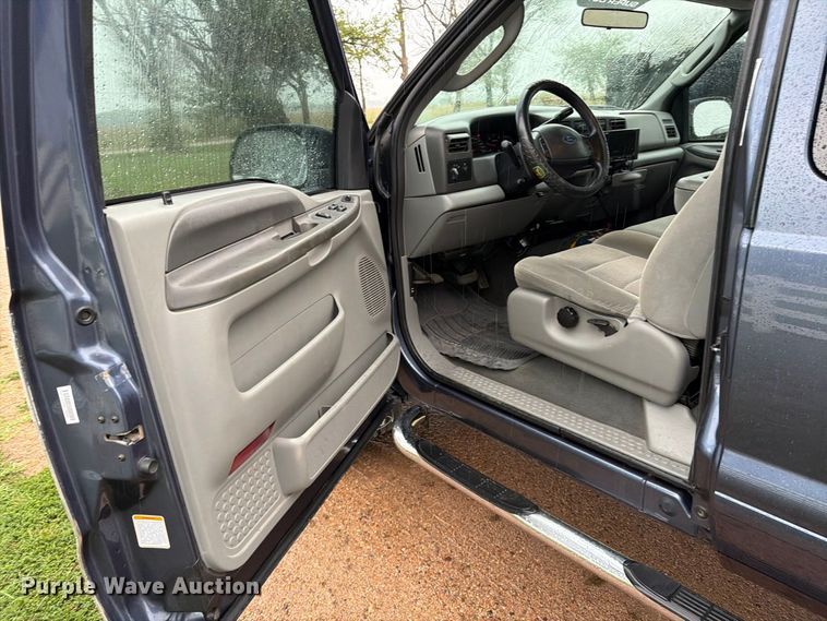 image for item EP7849 2004 Ford F250 Super Duty XLT Ext. Cab pickup truck