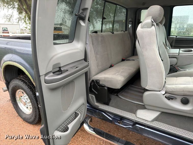 image for item EP7849 2004 Ford F250 Super Duty XLT Ext. Cab pickup truck