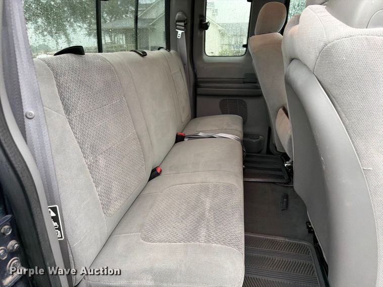 image for item EP7849 2004 Ford F250 Super Duty XLT Ext. Cab pickup truck