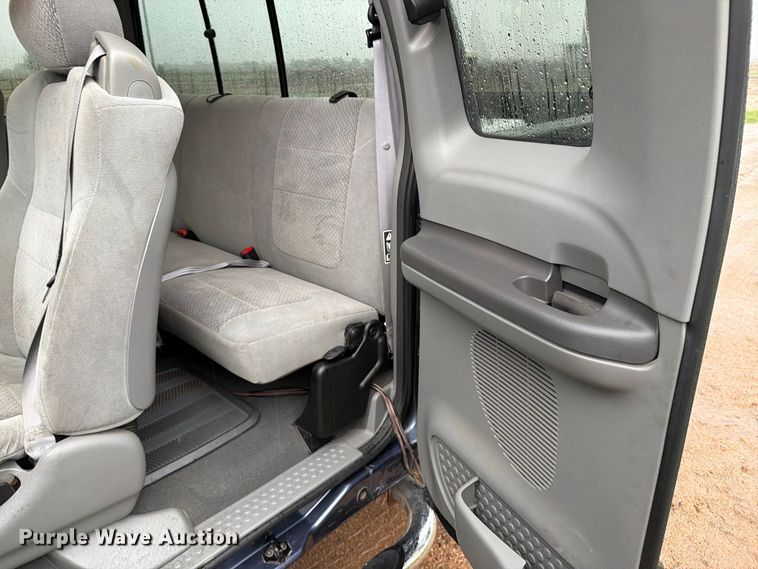 image for item EP7849 2004 Ford F250 Super Duty XLT Ext. Cab pickup truck