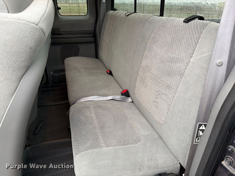 image for item EP7849 2004 Ford F250 Super Duty XLT Ext. Cab pickup truck