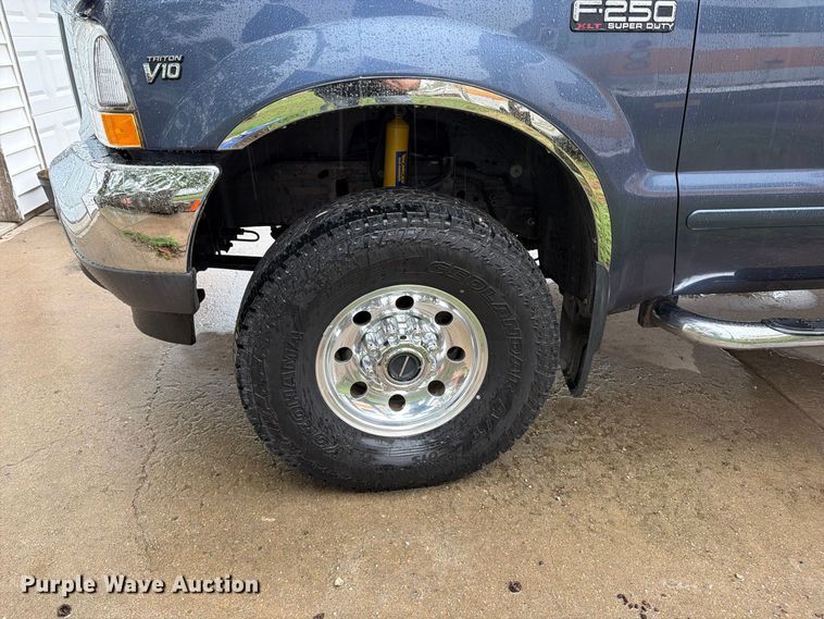 image for item EP7849 2004 Ford F250 Super Duty XLT Ext. Cab pickup truck
