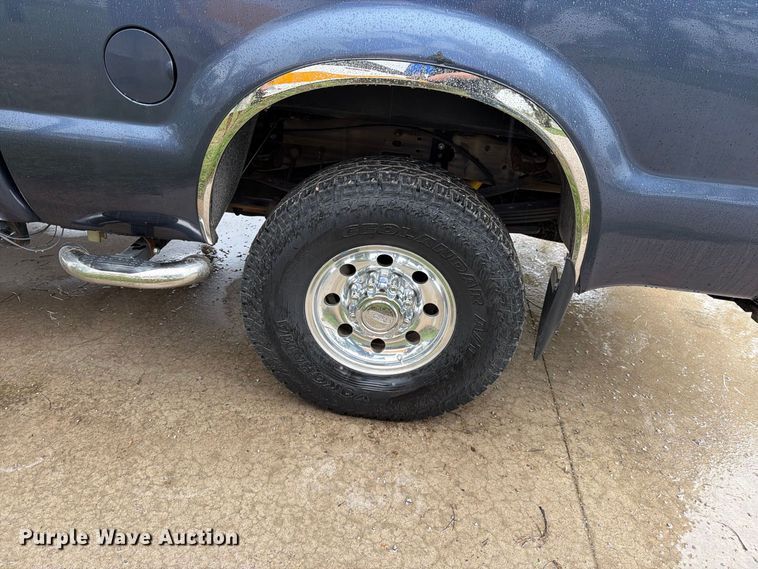 image for item EP7849 2004 Ford F250 Super Duty XLT Ext. Cab pickup truck