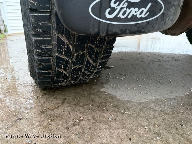 image for item EP7849 2004 Ford F250 Super Duty XLT Ext. Cab pickup truck