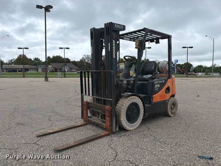 image for item EP7859 2010 Doosan G25E-5 forklift
