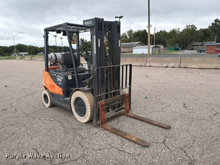 image for item EP7859 2010 Doosan G25E-5 forklift
