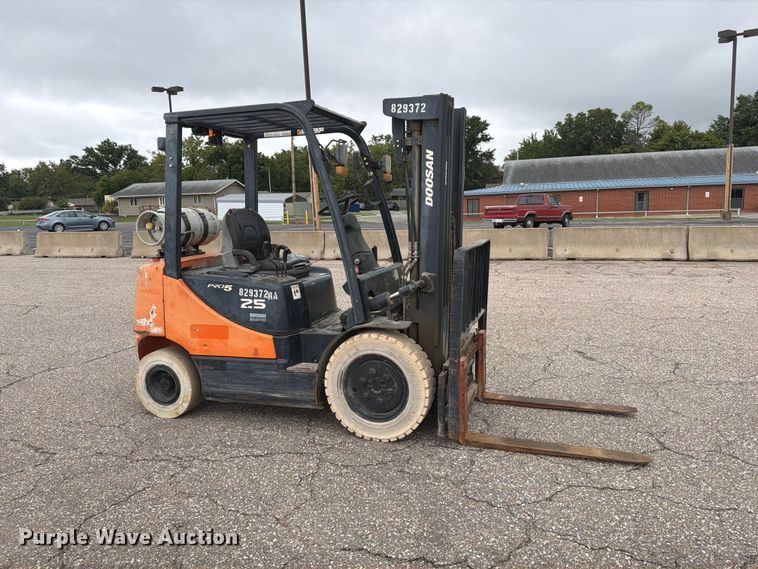 image for item EP7859 2010 Doosan G25E-5 forklift