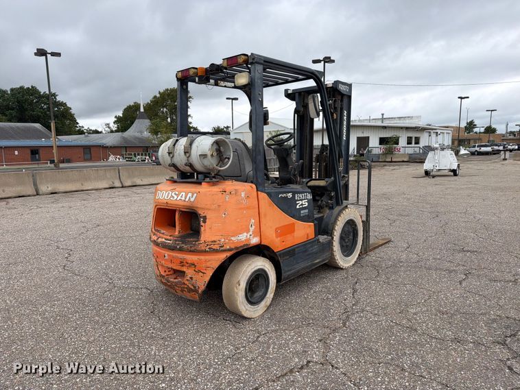image for item EP7859 2010 Doosan G25E-5 forklift