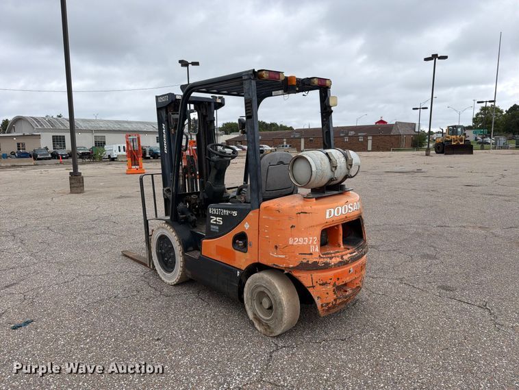 image for item EP7859 2010 Doosan G25E-5 forklift