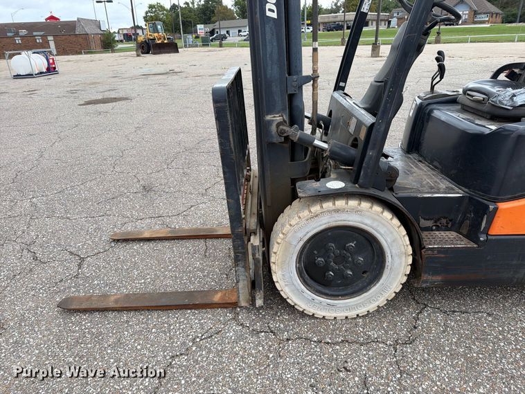 image for item EP7859 2010 Doosan G25E-5 forklift