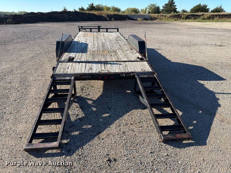 image for item EP7896 2004 PJ equipment trailer