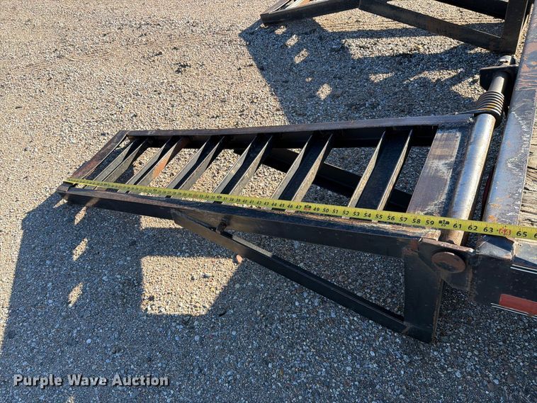 image for item EP7896 2004 PJ equipment trailer