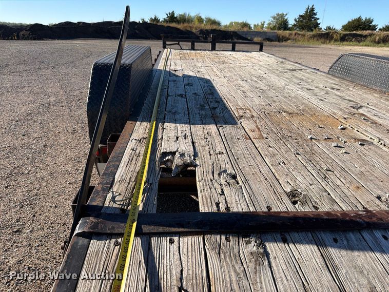 image for item EP7896 2004 PJ equipment trailer