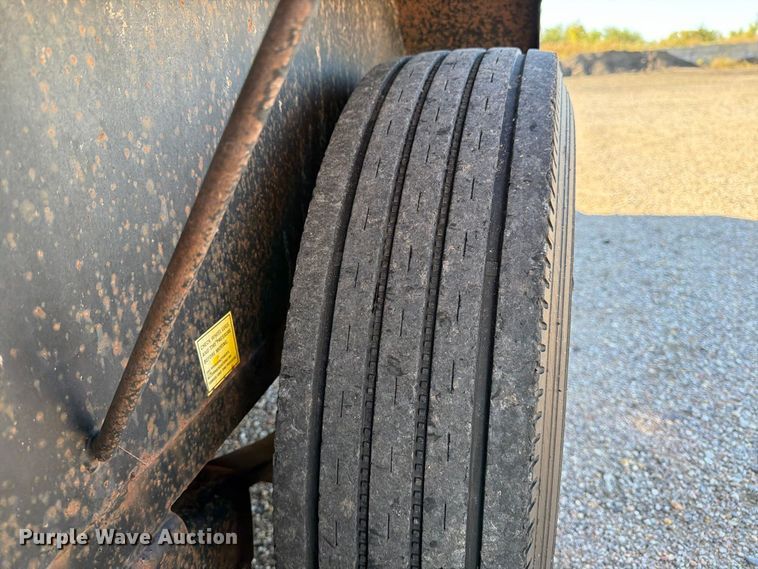 image for item EP7896 2004 PJ equipment trailer