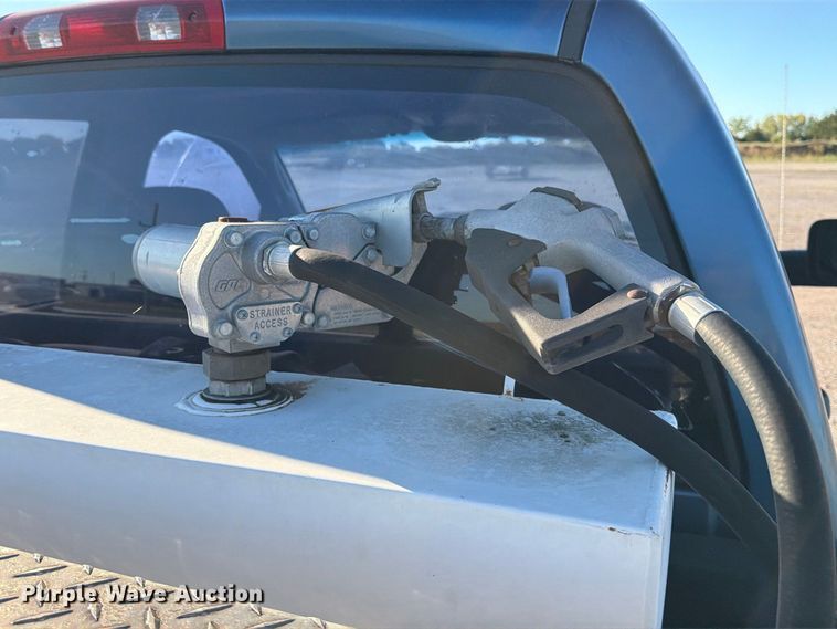 image for item EP7897 2004 Dodge Ram 2500 Crew Cab pickup truck