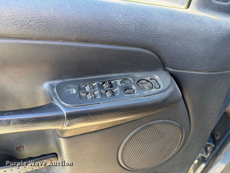 image for item EP7897 2004 Dodge Ram 2500 Crew Cab pickup truck