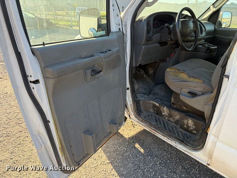 image for item EP7922 2008 Ford E250 van