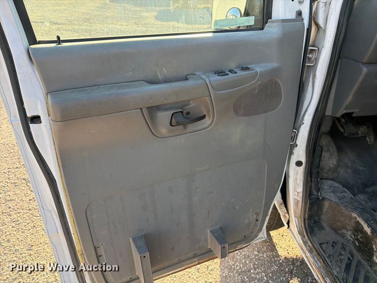 image for item EP7922 2008 Ford E250 van