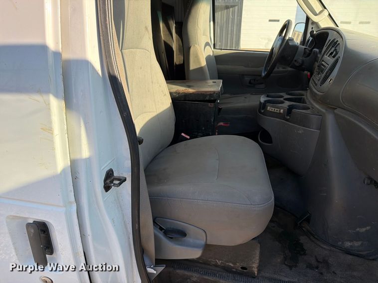 image for item EP7922 2008 Ford E250 van