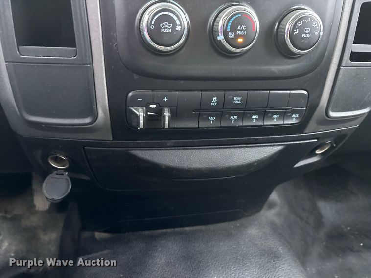 image for item ER3376 2014 RAM 3500 utility bed pickup truck