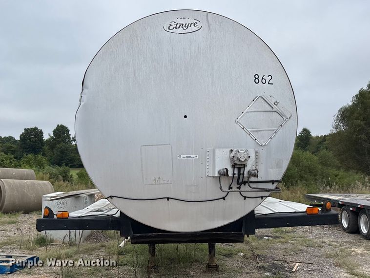 image for item ER3380 1999 Etnyre asphalt trailer